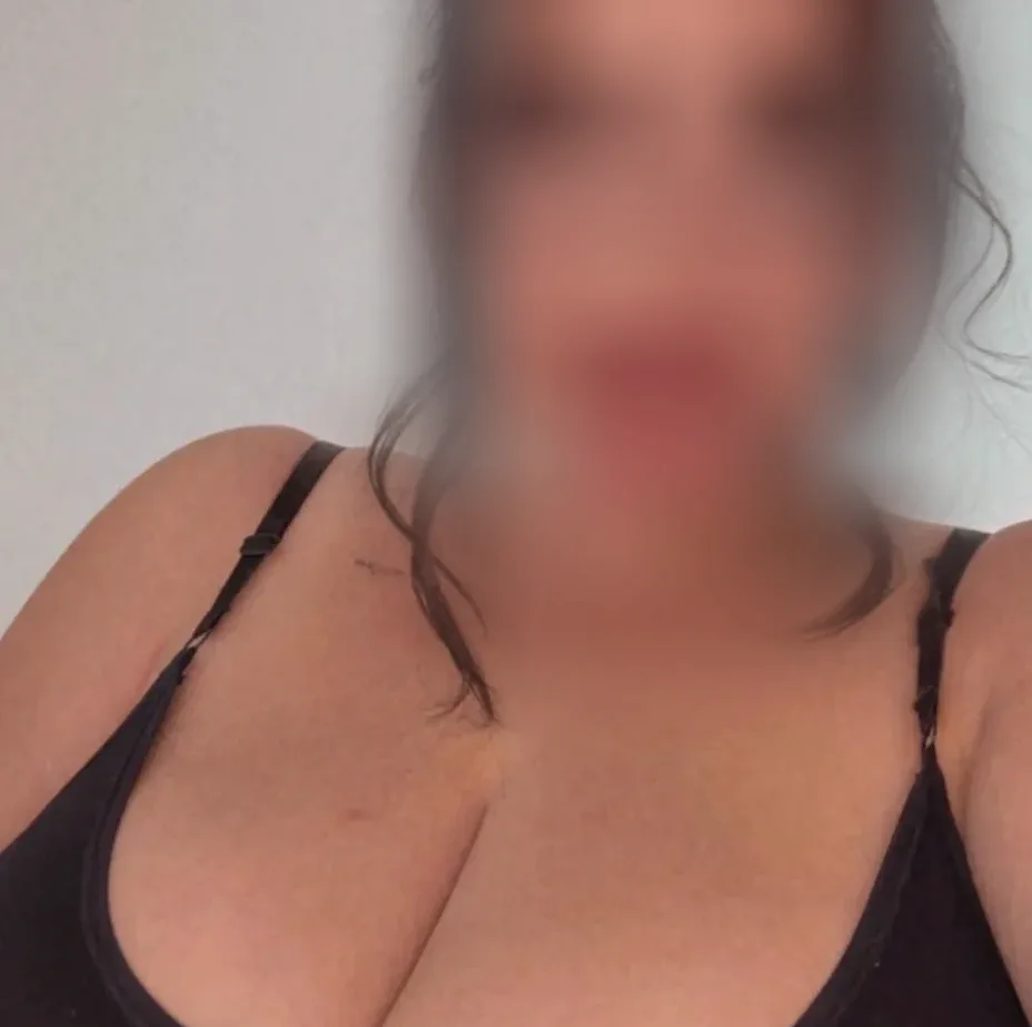 Anja, 24