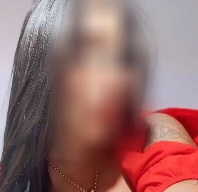 Bettina, 31