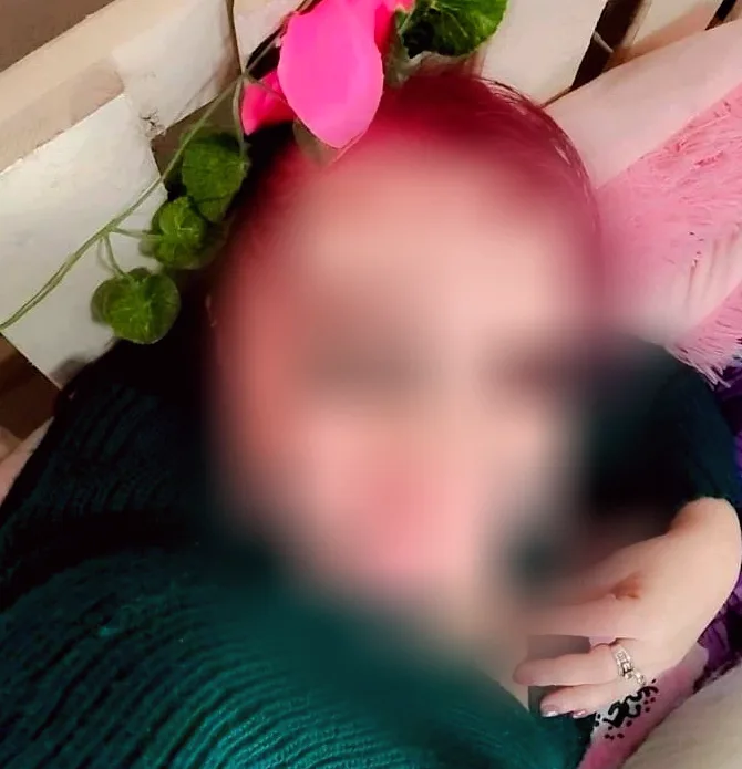 Emina, 36