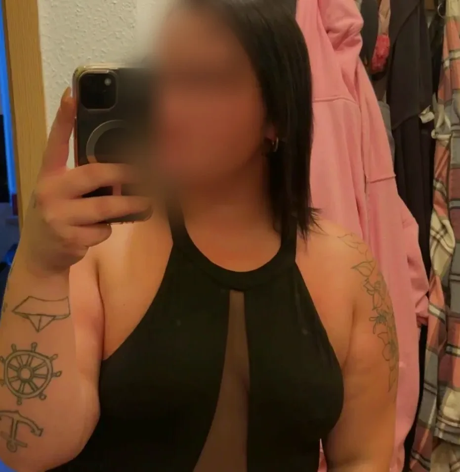 Emina, 28