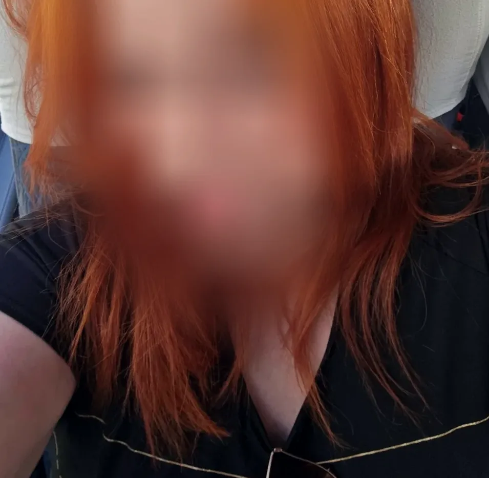 Eva, 25