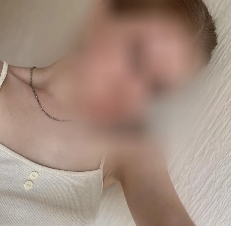 Lilly, 24