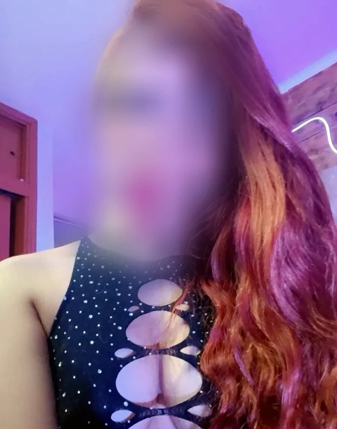 Mia, 23