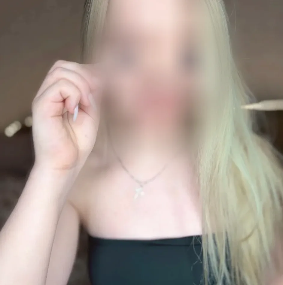 Nadine, 21
