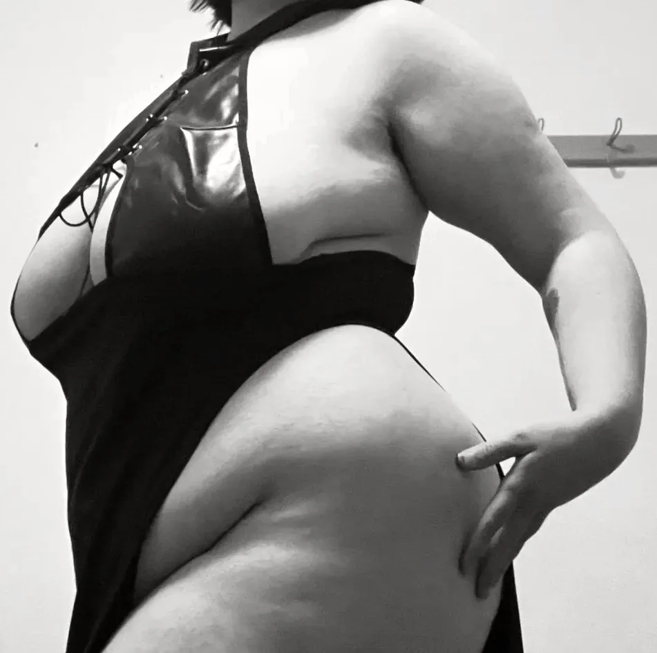 Nadine, 30