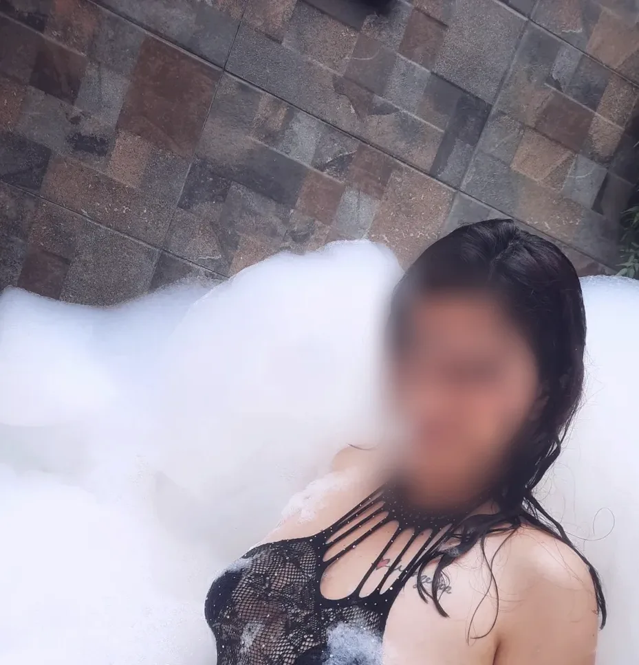 Vanessa, 26