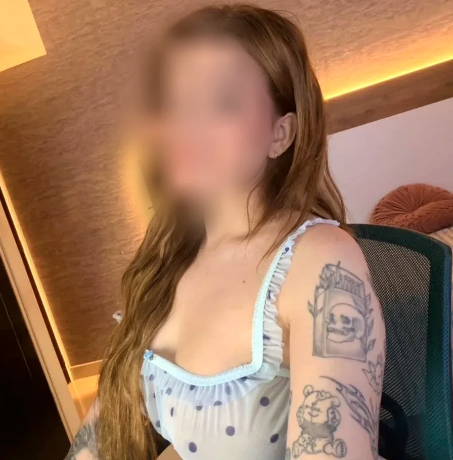 Viktoria, 21